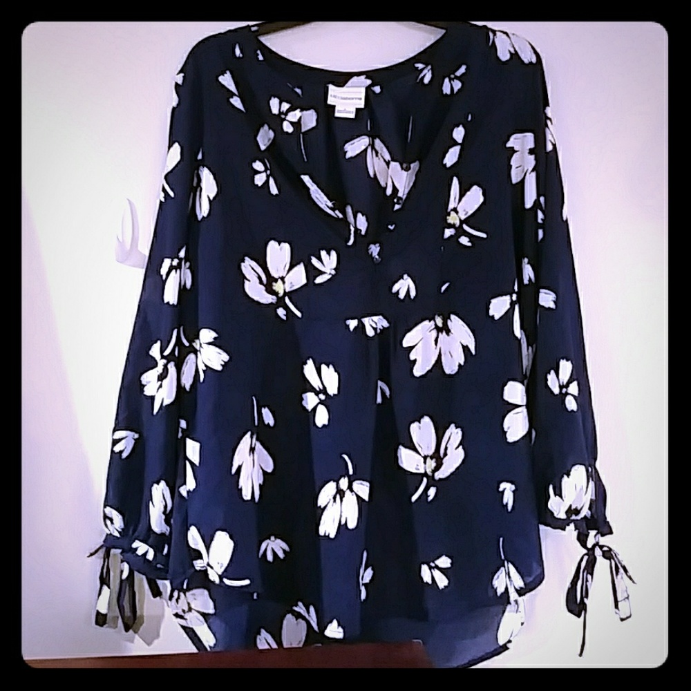 Blue blouse with white flowers
